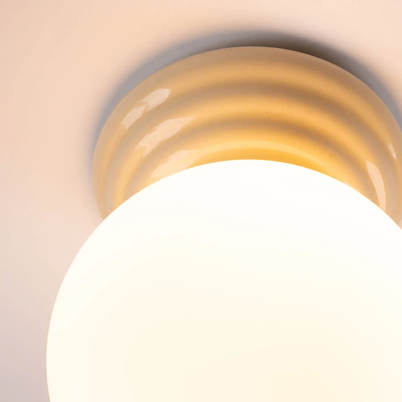 Minimalist beige ceramic IP44 ceiling light | GEGU