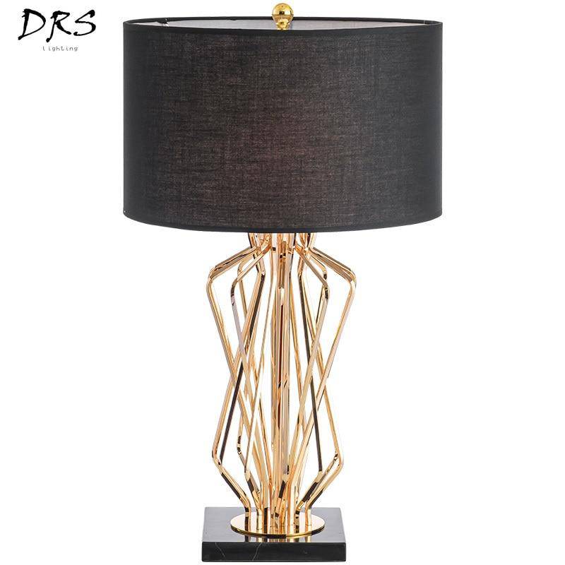 Lampe de chevet à pied design doré et abat-jour en tissu