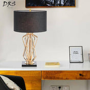 Lampe de chevet à pied design doré et abat-jour en tissu