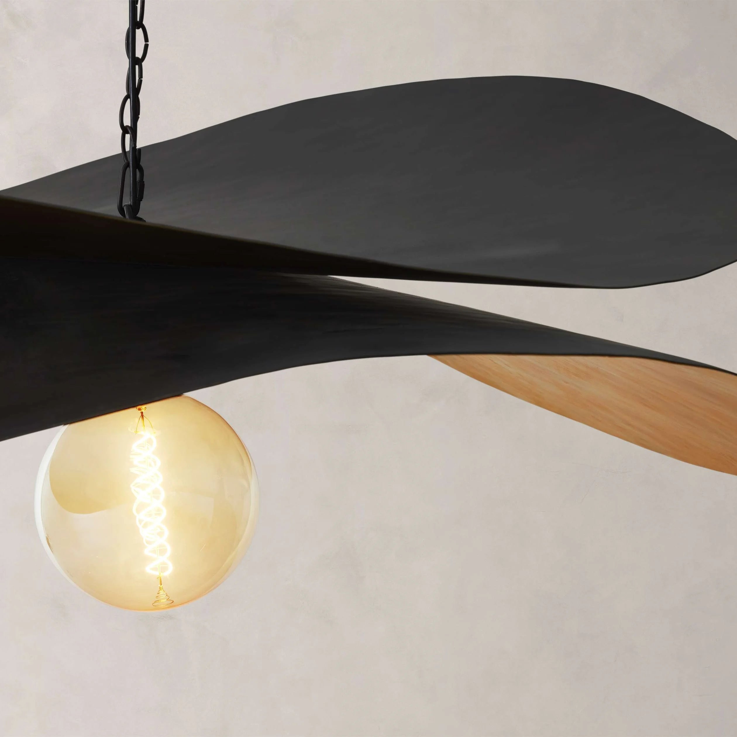 Suspension noire et dorée | ECLIPSE